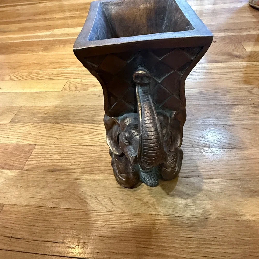 Vintage Style Bronze Colored  Elephant Planter Decorative Basket Animal Statue